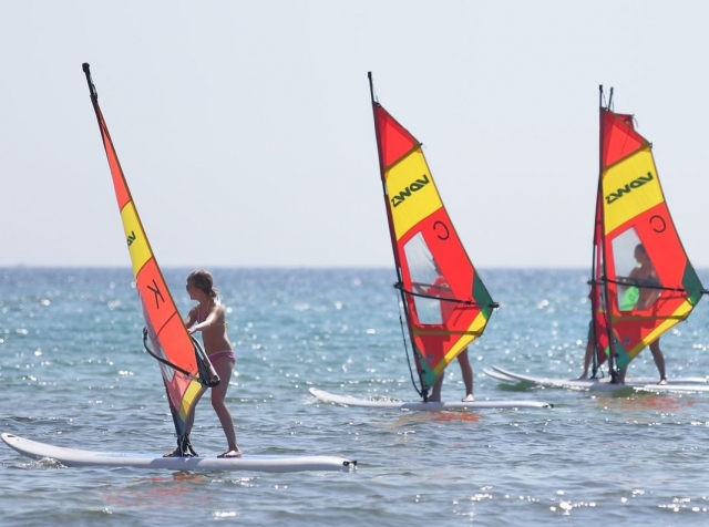  Windsurf initiation students 